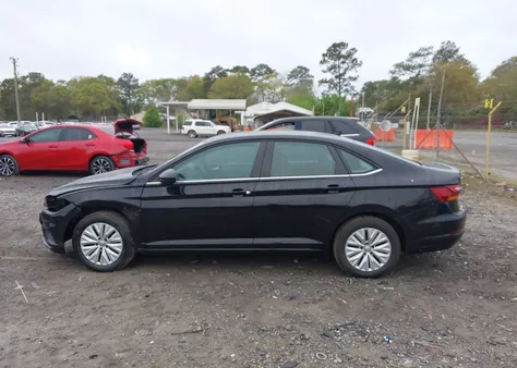 3VWCB7BU5KM131325